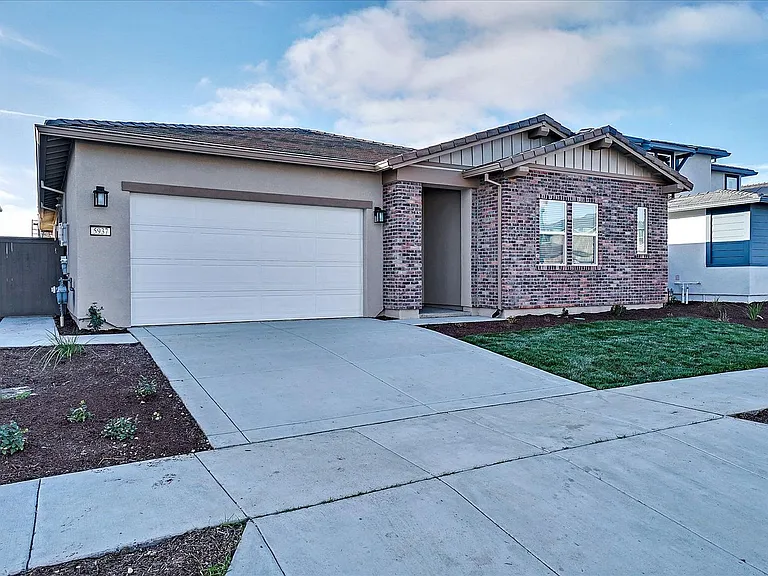 5937 Lakestone Dr — Photo 2