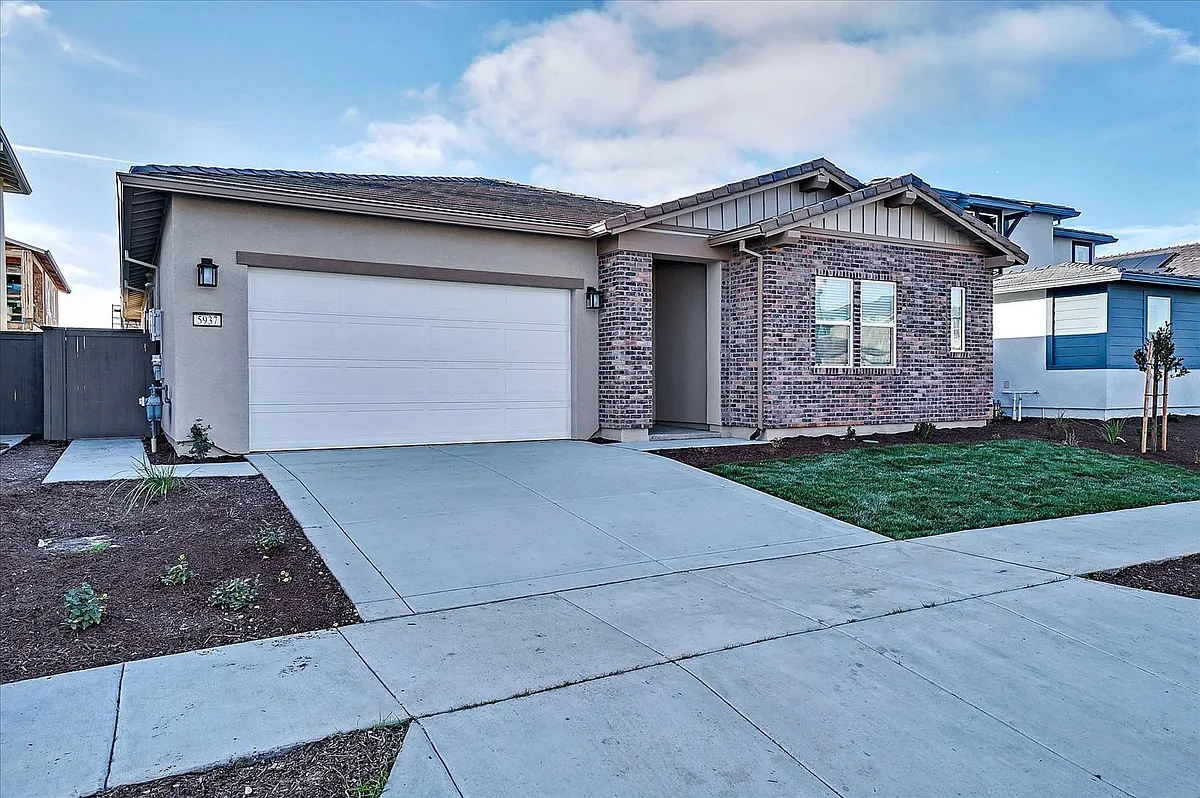 Building Photo - 5937 Lakestone Dr