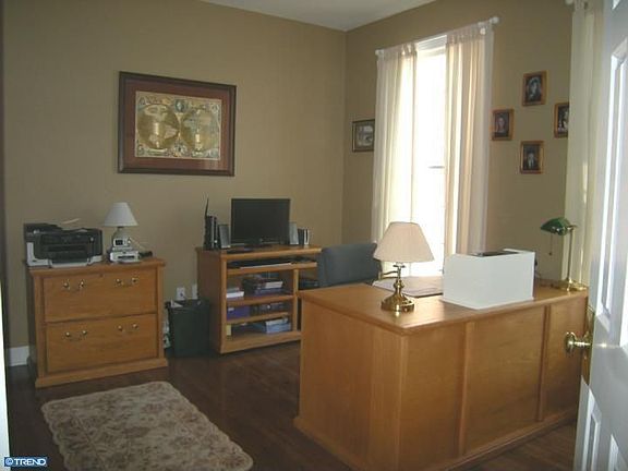 5th image of 305 Bond Ct