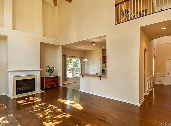 5th image of 5504 Colonial Garden Dr