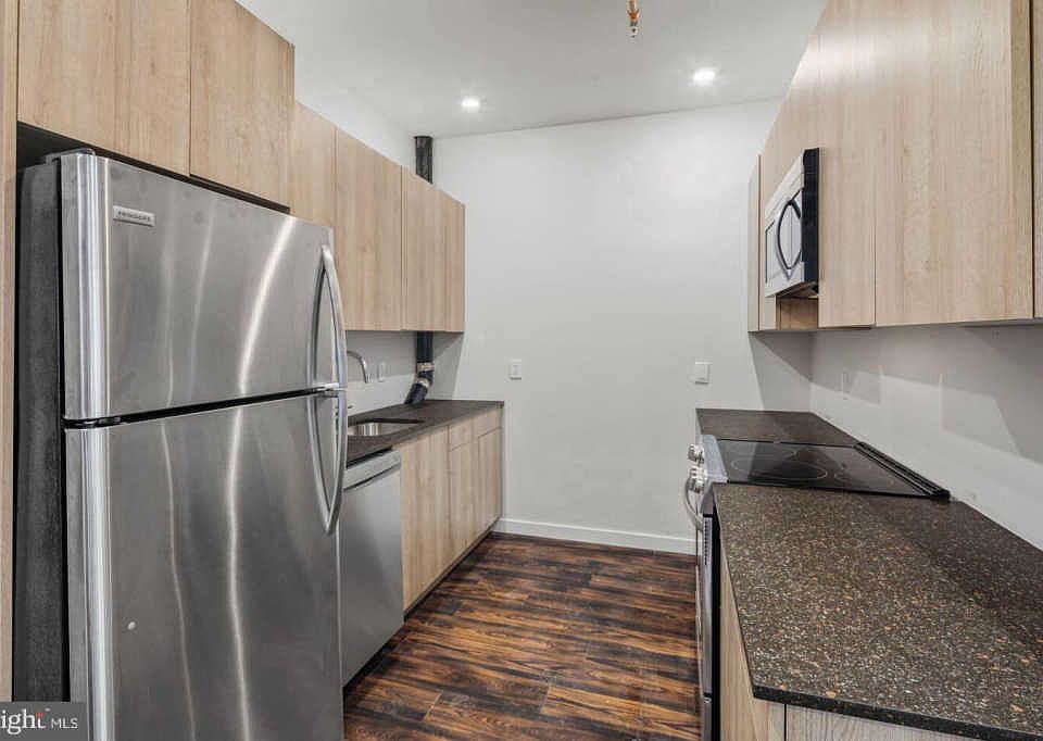 1st image of 1231 Wood St #32N