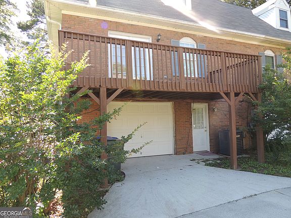3rd image of 940 Park Pl NE