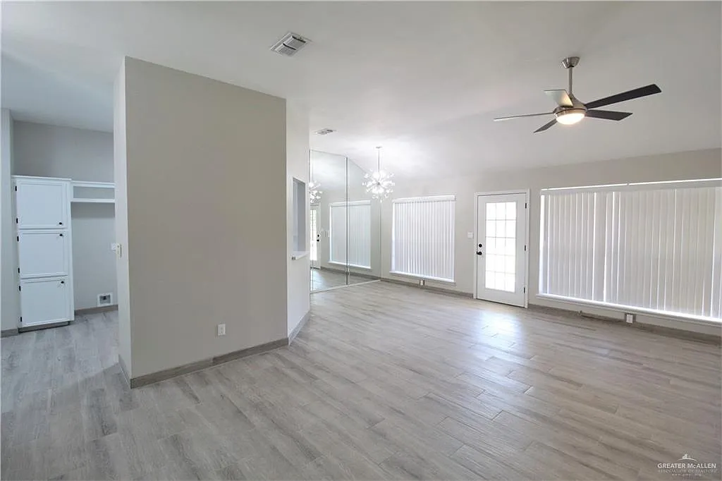 3 bed, 2.0 bath, 1521 sqft, $1,895 — Photo 3