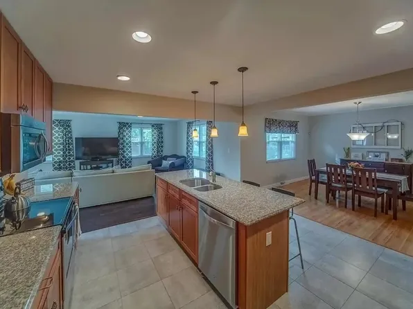 2404 Wendy Way Dr, Belleville, IL 62221