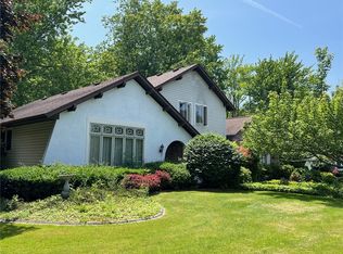 30 Silver Ridge Dr, Rochester, NY 14626