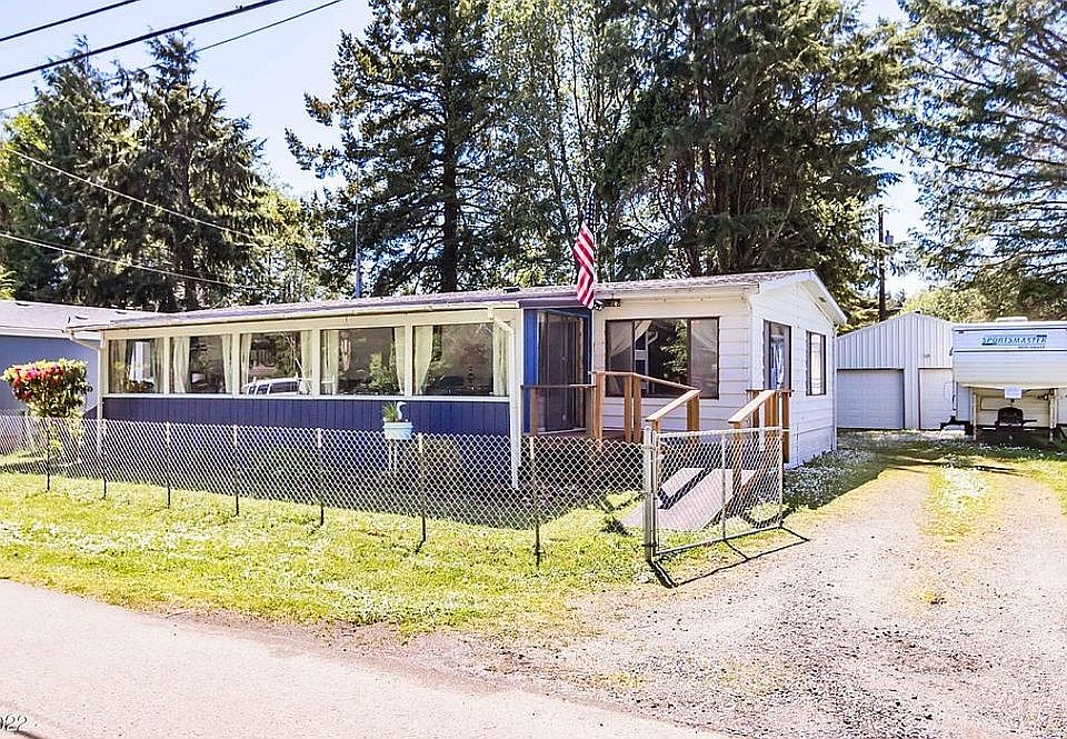 1st image of 351 SE Port Ave