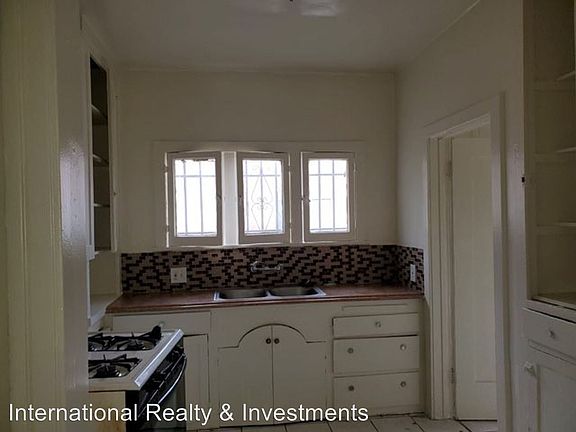 4th image of 5156 Arlington Ave