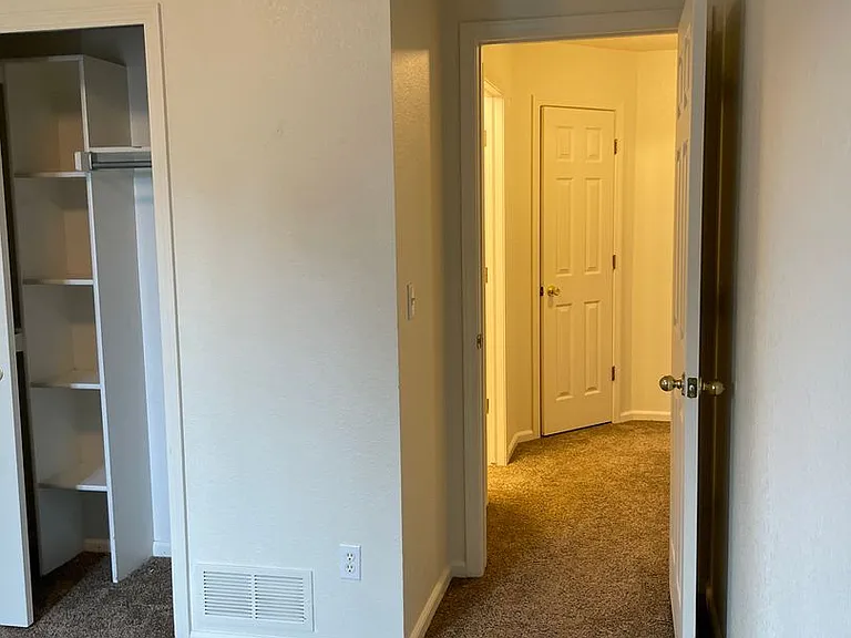 2950 Neil Dr #8 — Photo 28