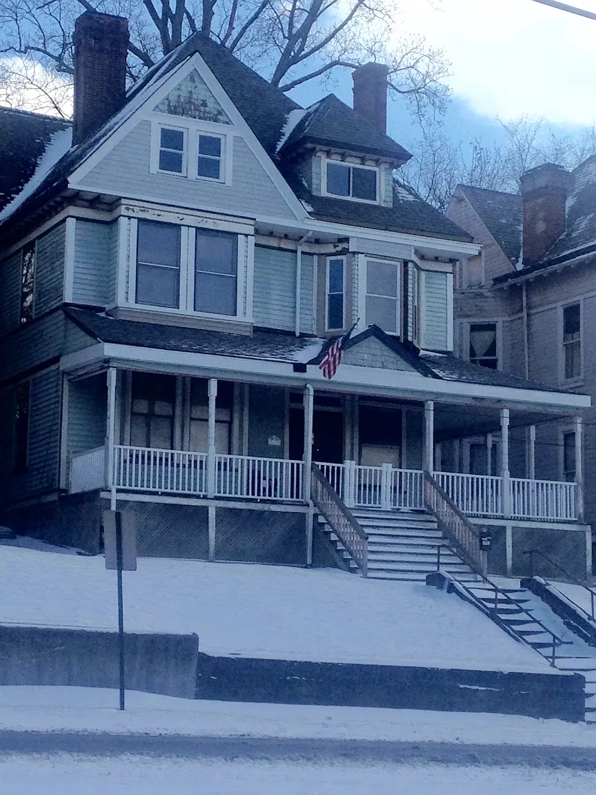 48 North Ave photo 1