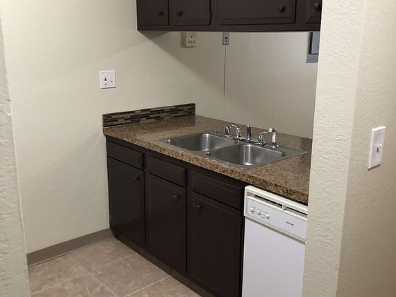 Kitchen w/ dishwasher & garbage disposal.