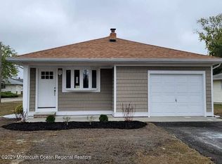 394 Saint Thomas Dr, Toms River, NJ 08757
