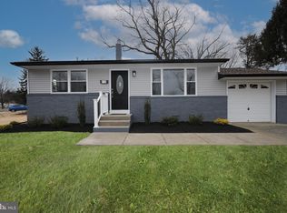 818 Aston Martin Dr, Lindenwold, NJ 08021