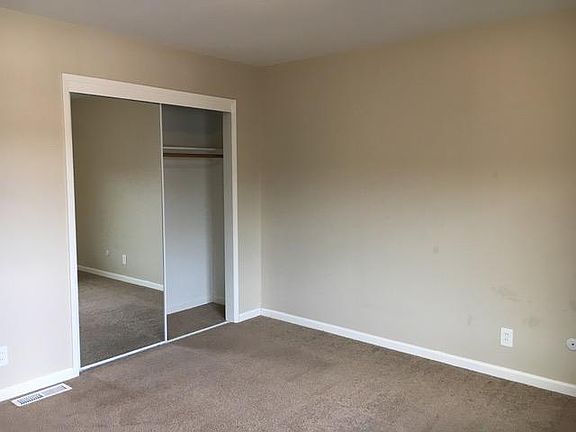 5th image of 1131 Oakmont Dr