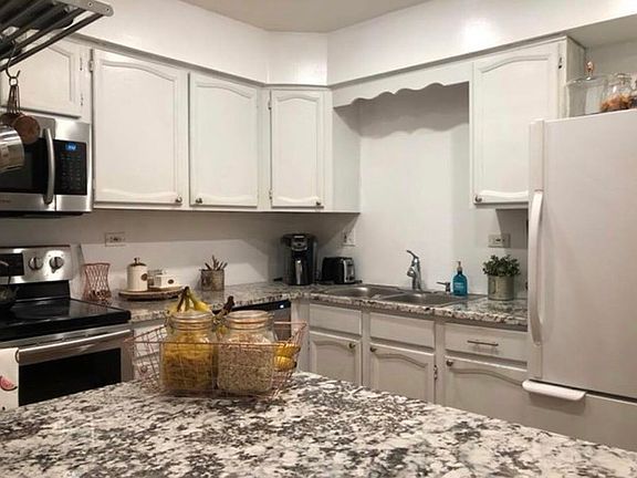5th image of 1029 Des Plaines Ave APT 407