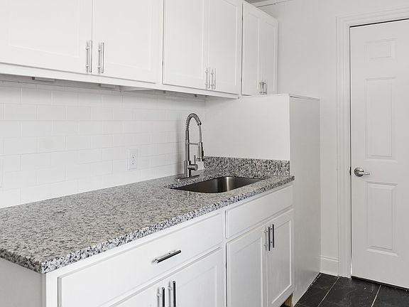 4th image of 501 Meridian St #A