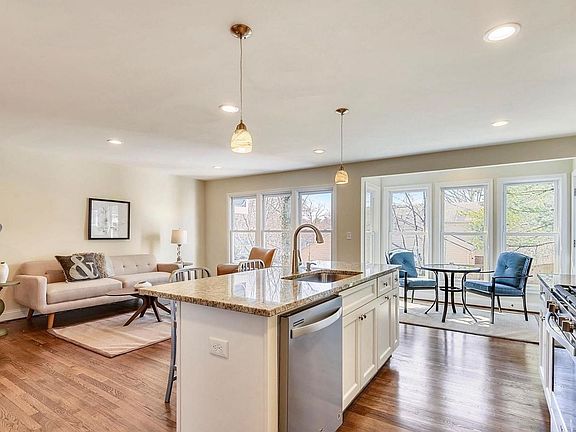 3rd image of 14616 Melinda Ln