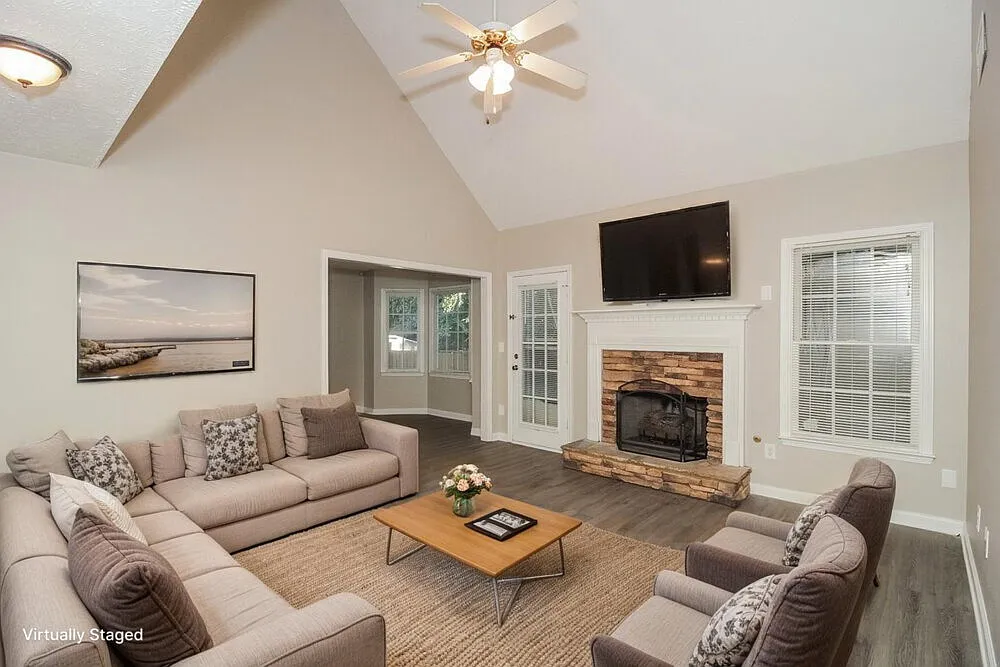 4 bed, 2.5 bath, 1856 sqft, $2,375 — Photo 4