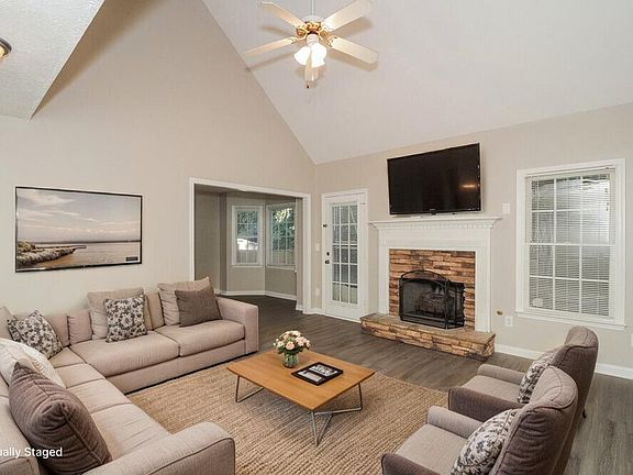 4th image of 37 Winter Park Ln