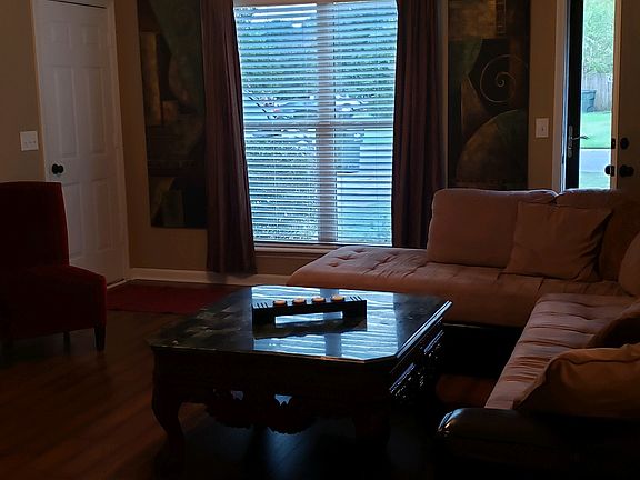 3rd image of 119 Somerset Dr