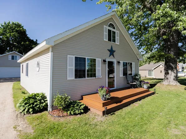 10627 Lake St, Chippewa Lake, MI 49320