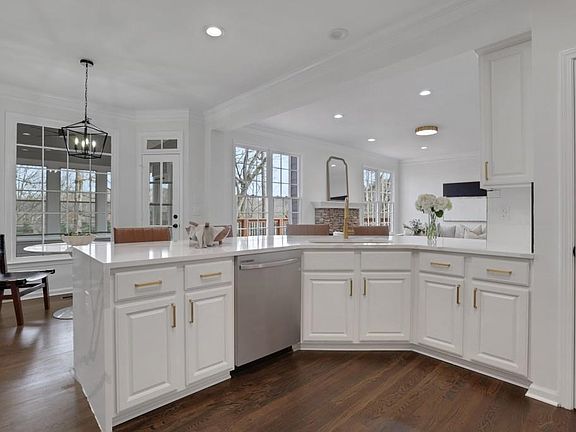 3rd image of 6085 Grand View Way