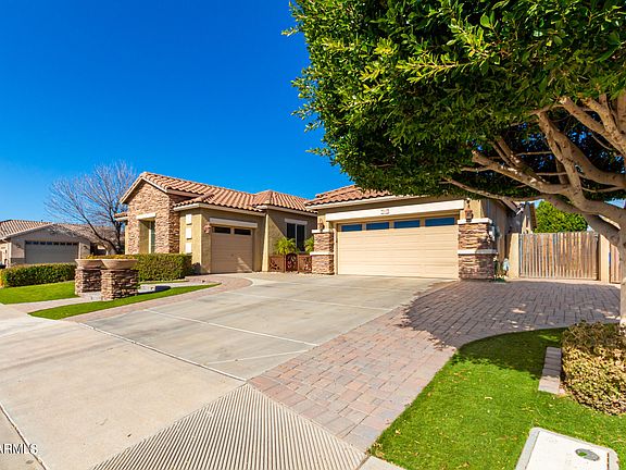 3rd image of 4050 E BEECHNUT Place