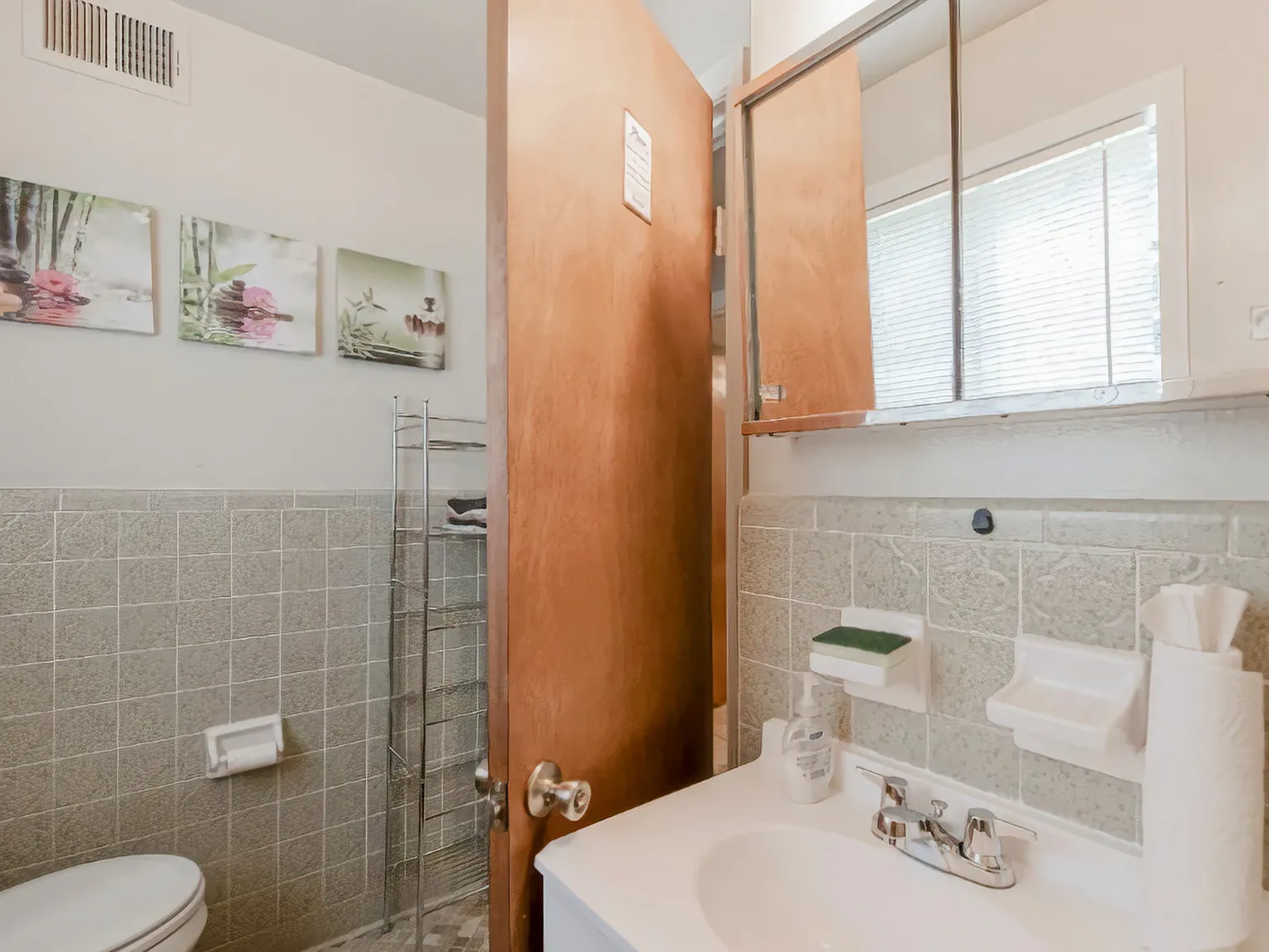 4 bed, 2.0 bath, 2000 sqft, $685 — Photo 3