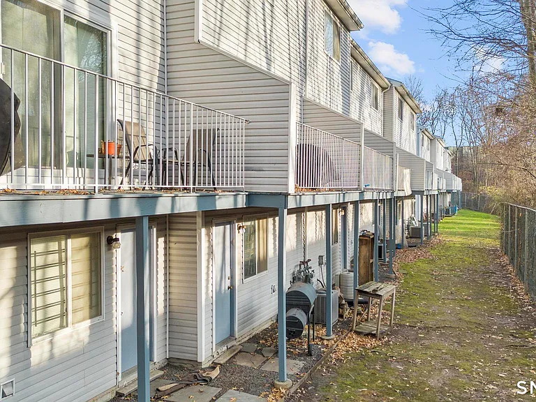 360 W Spring St #A7 — Photo 33