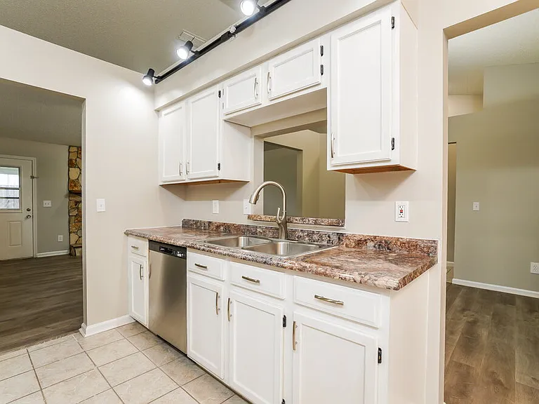3298 Deerfield Pointe Dr — Photo 8
