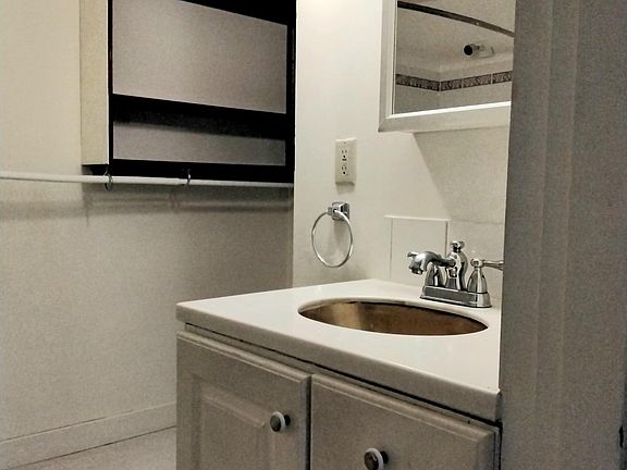 5th image of 3004 E Yesler Way Unit C