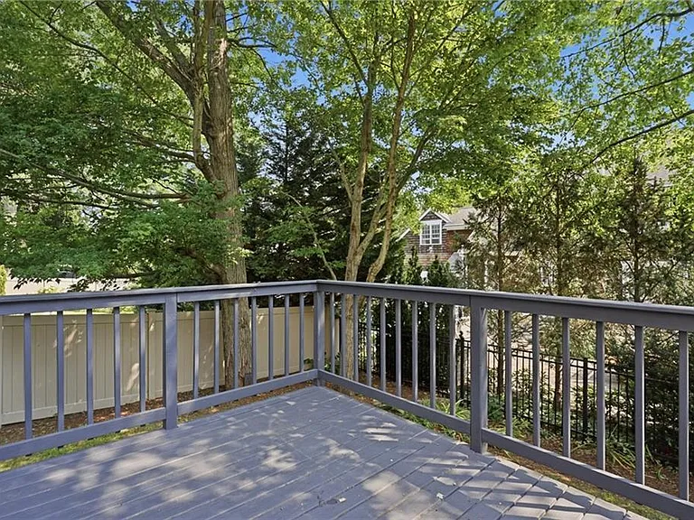 2 Lafayette Dr — Photo 28