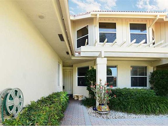 Home For Sale In Broken Sound