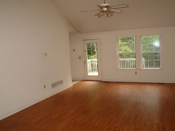 3rd image of 7087 Stonecreek Dr