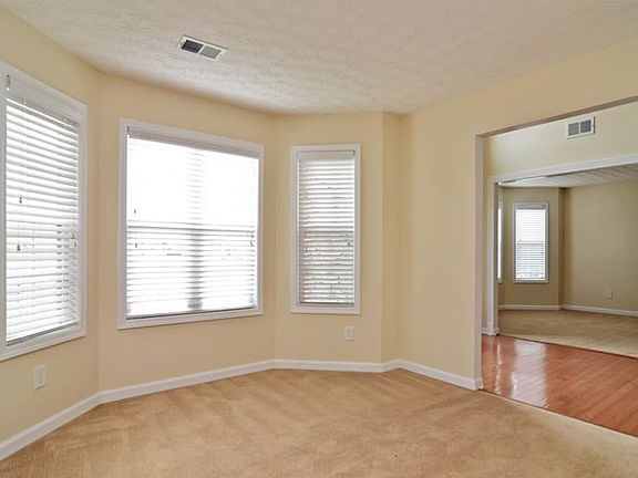 4th image of 290 Glen Echo Dr