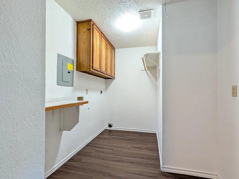 1911 Mack Pl — Photo 14