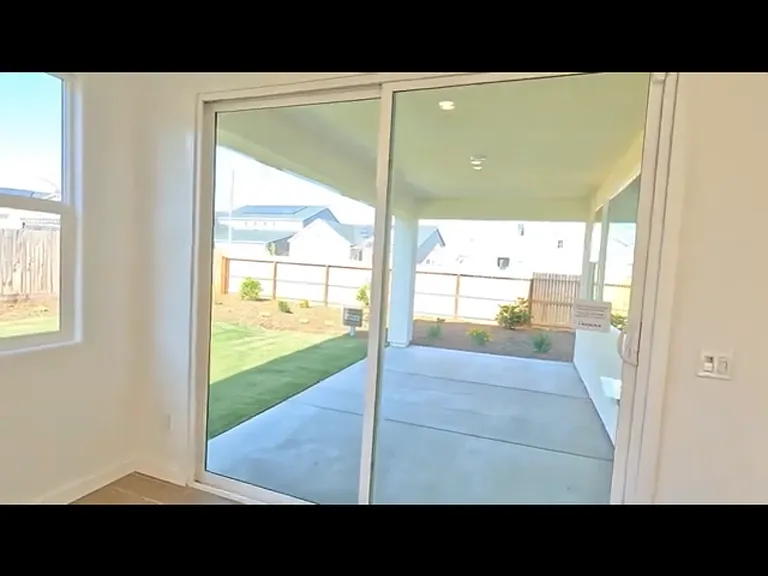 3459 N Cypress Ave — Photo 12