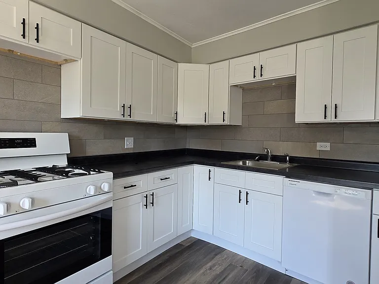 1439 S Highland Ave — Photo 4