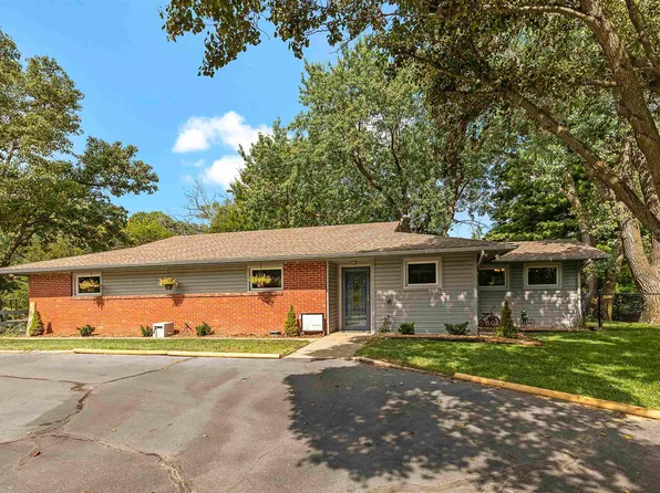 10211 Golden Arrow Dr, Hutchinson, KS 67502