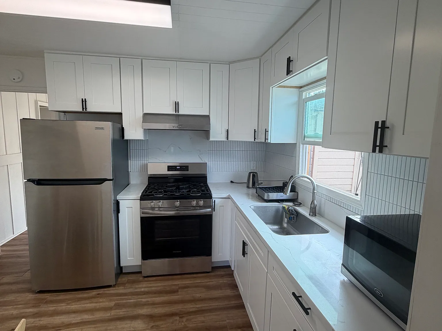 3 bed, 850 sqft, $3,400 — Photo 3