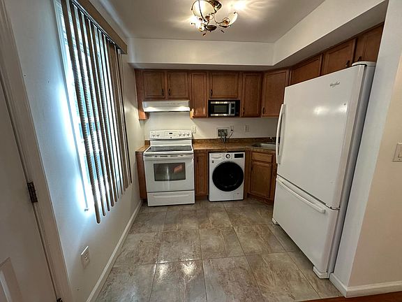 3rd image of 149 Quincy Ave #1