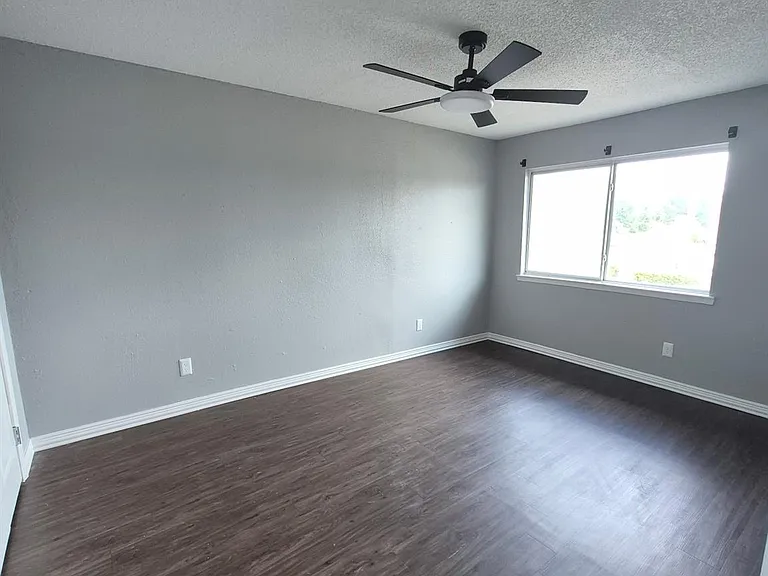 738 Coolwood Dr #B — Photo 11