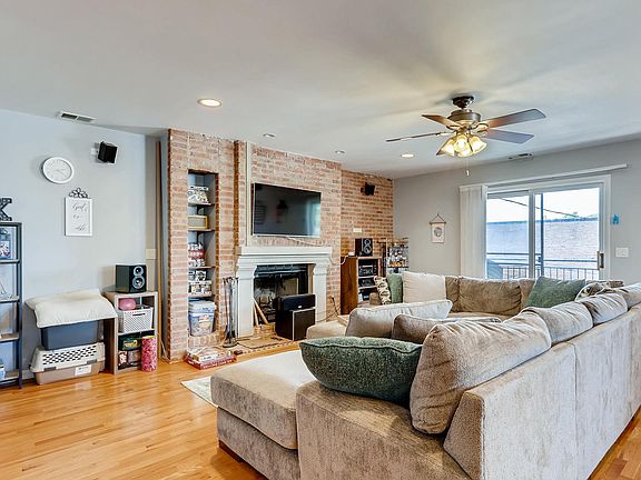 3rd image of 4721 W Pensacola Ave #2