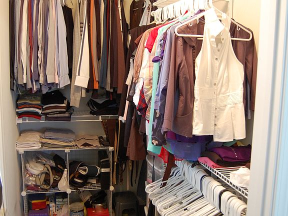 WALK-IN CLOSET