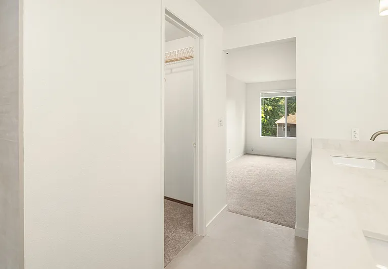 24105 SE 42nd St — Photo 15