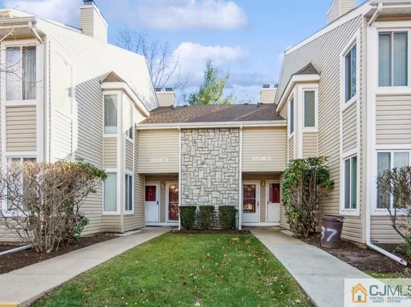 43 Chatham Sq, Parlin, NJ 08859