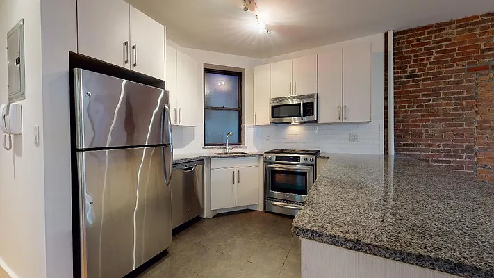 Rented by Bond New York | media 9