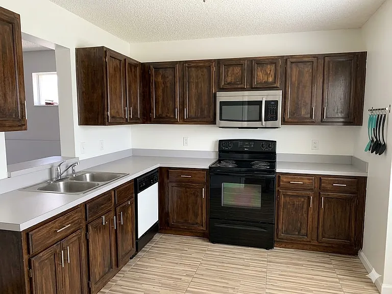 13830 Glasser Ave — Photo 7