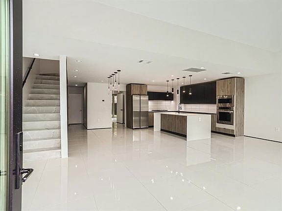 2nd image of 2203 Walsh Tarlton Ln #A