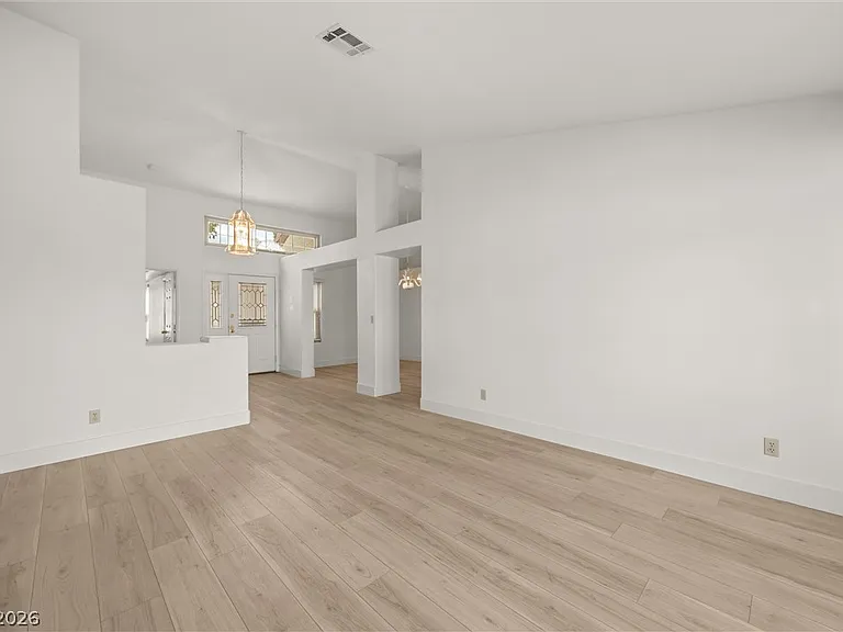 360 Humboldt North Dr — Photo 15