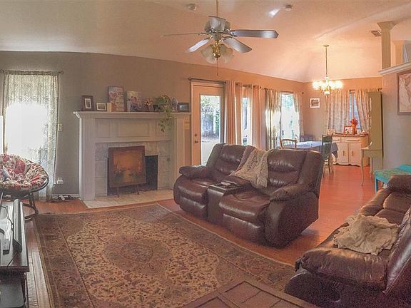4th image of 4513 Prince Edward Dr